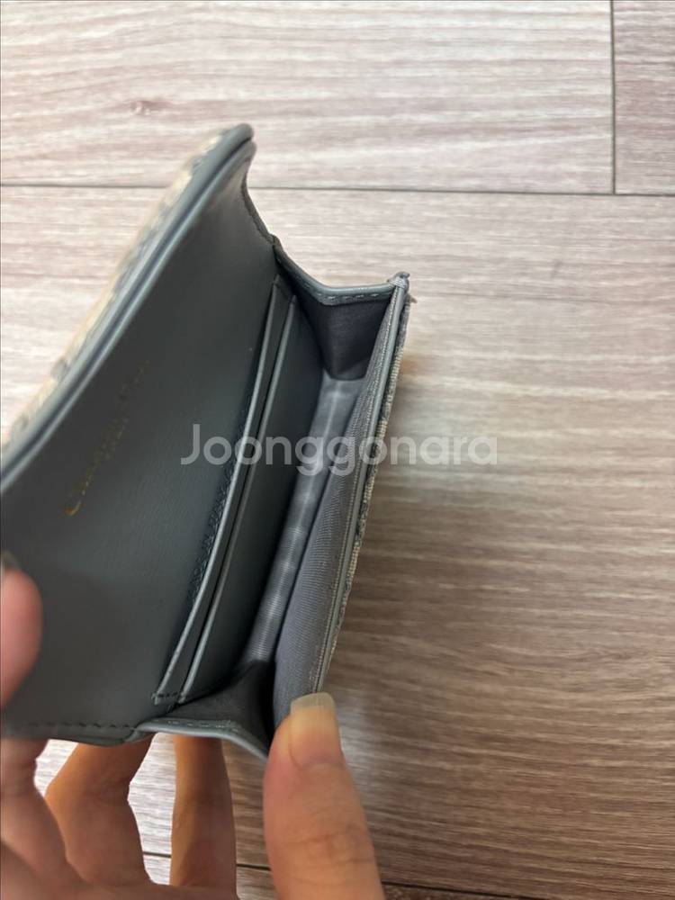 (정품)디올 새드블룸 카드지갑 그레이 색상--5