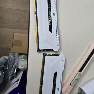 커세어 벤전스 ddr4-3600 16x2 32GB 램