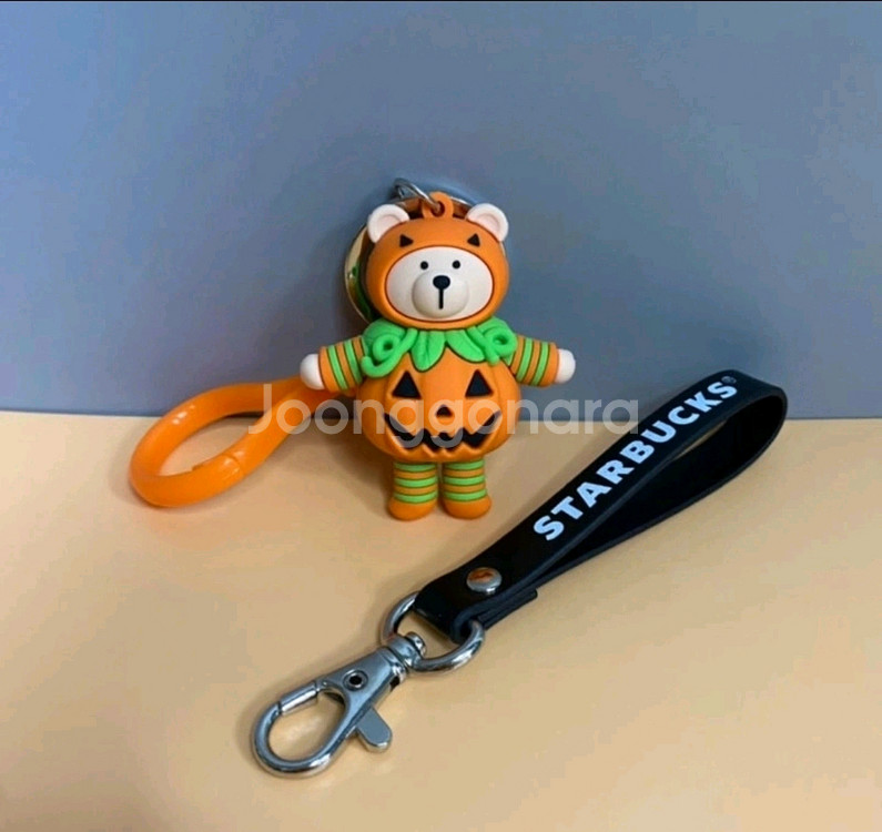 *_반값이하_* 스벅 할로윈 베어리스타(호박) 키 체인--0