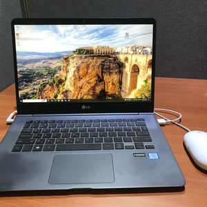 LG 노트북 그램 14Z960 14인치 입니다