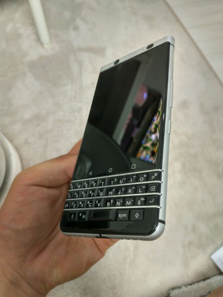 블랙베리 키원 이미지
