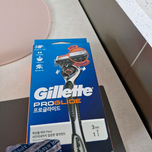 질레트 면도기.날