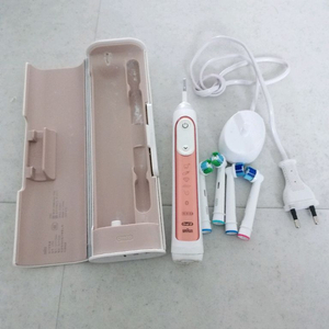 오랄비 전동칫솔 3760