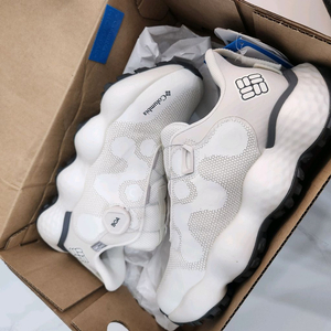 컬럼비아 C46YL0199 트레킹화 240 새상품