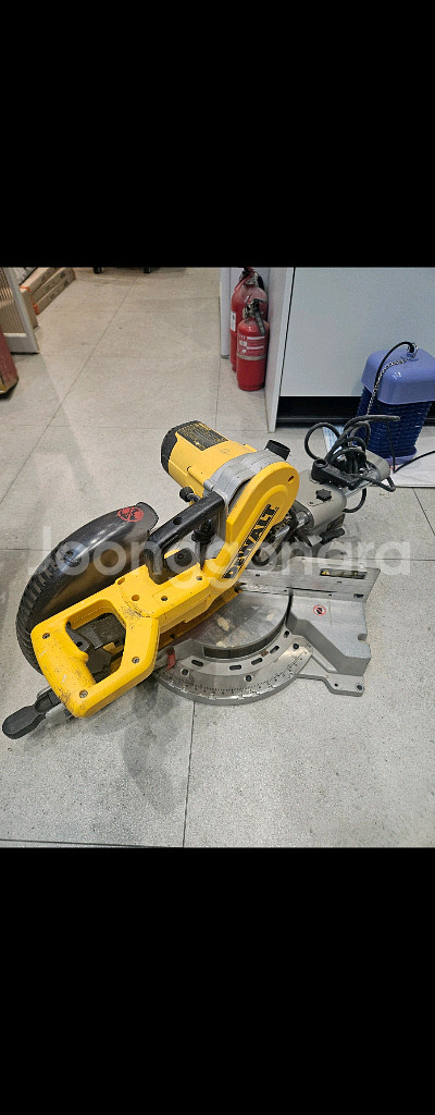 디월트 슬라이드 각도 절단기 kr02--1