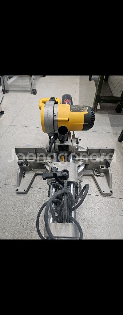디월트 슬라이드 각도 절단기 kr02--0