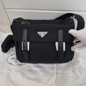 (새상품)프라다 리나일론 메신저백 1BD953