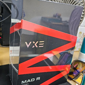 MAD R 8k마우스 미개봉 팝니다.(화이트)