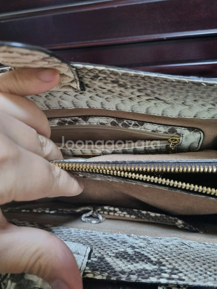 발렌티노 루디 파이톤 악어 뱀피 토드백 미착용--6