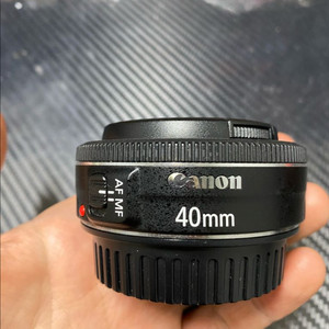 캐논 EF 40mm f/2.8 STM 렌즈입니다가볍고