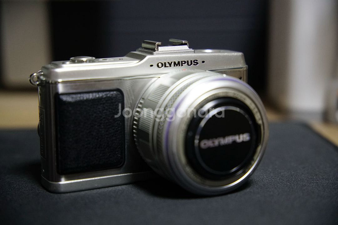 올림푸스 E-P2 + 렌즈 2종 + 정품 배터리 4개--3