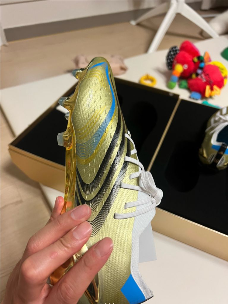 아디다스 스피드포탈 레이엔다.1 (메시 축구화) 이미지