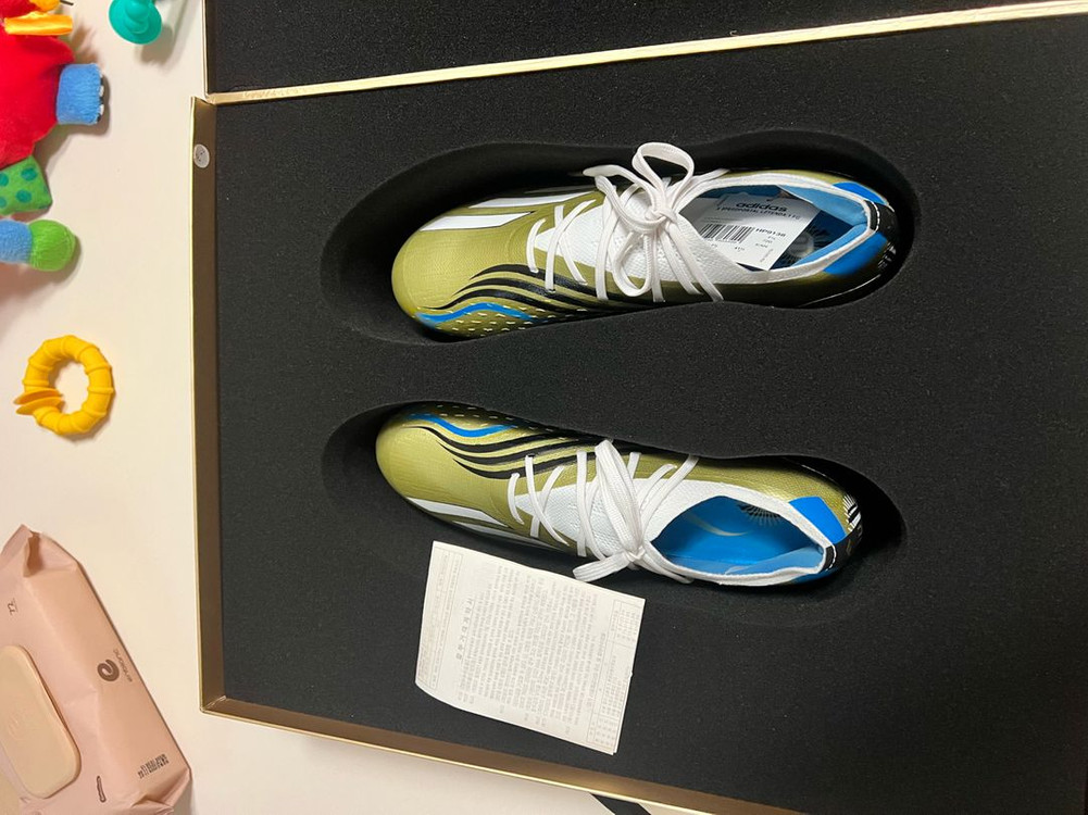 아디다스 스피드포탈 레이엔다.1 (메시 축구화) 이미지