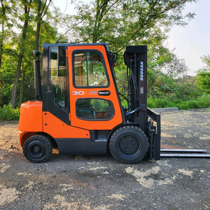 중고지게차 두산 D30SE-5 디젤 3톤 3단 지게차(