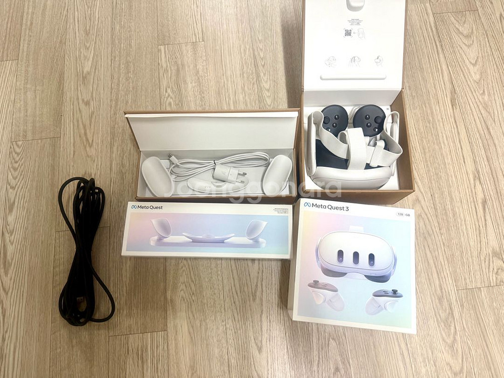 메타 퀘스트3 128GB + 무선충전 도크 풀셋--5