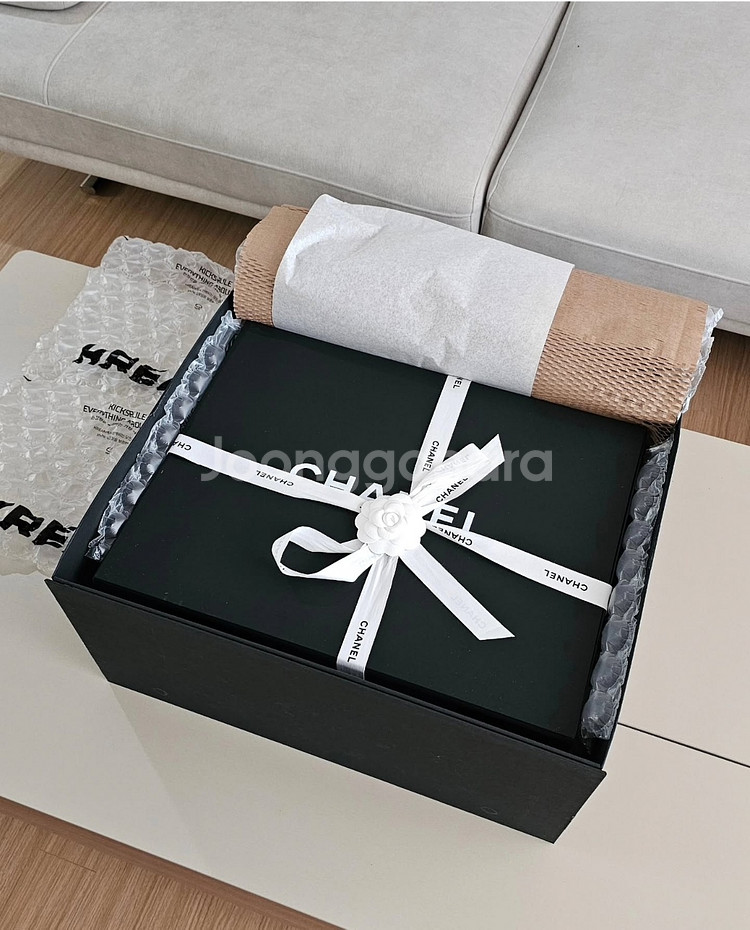 샤넬22 블랙 미듐 크림정품 상태 신품급 판매 합니다--1