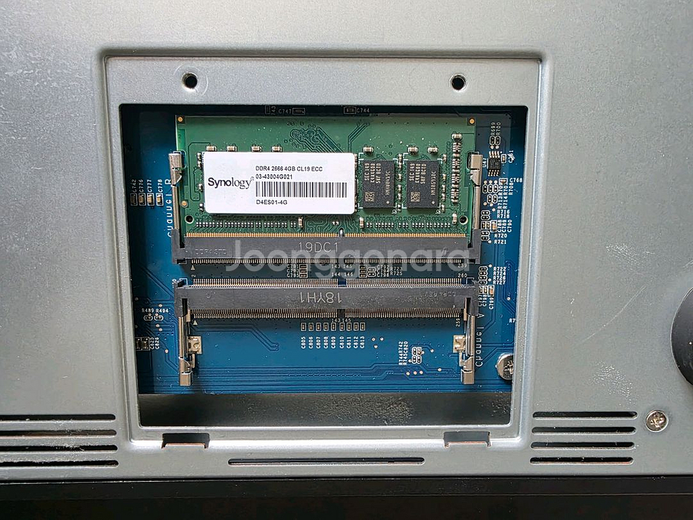 시놀로지 DS1621+ NAS--8