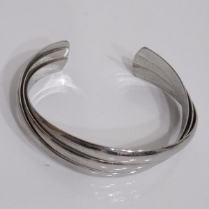 메탈 트위스트 팔찌