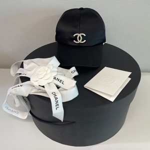 샤넬 CC 로고 진주 제니 볼캡