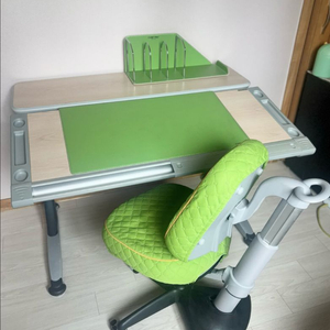 컴프프로 아동 책상 각도 높이 조절 가능