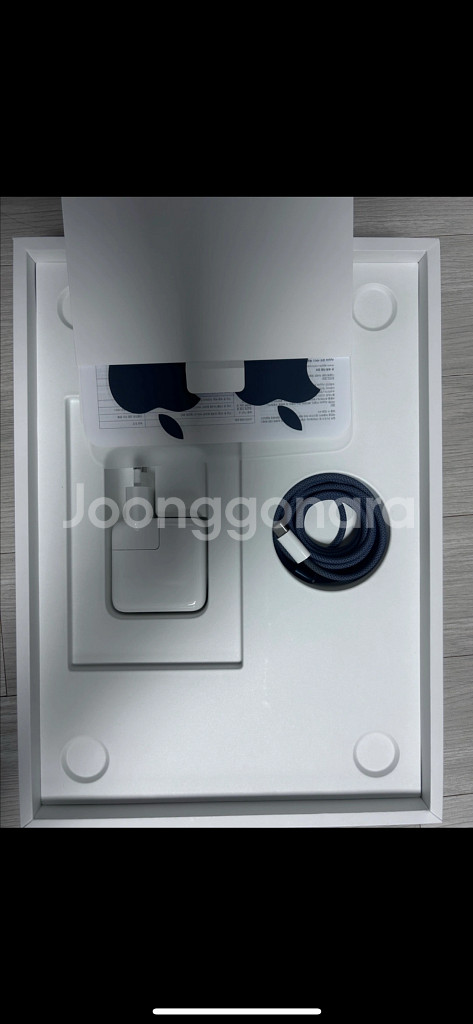 맥북 에어 M2 칩셋 (16GB / 512GB) 팝니다--2
