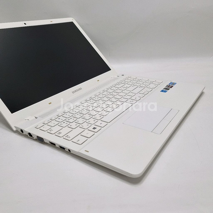 삼성 중고 노트북 i5 8G/SSD/화이트/듀얼그래픽--3