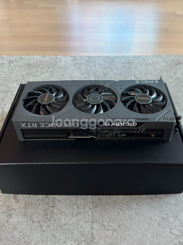 기가바이트 지포스 RTX 4070 SUPER--4