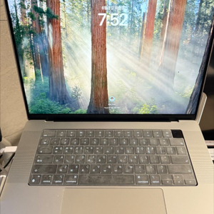 맥북 프로 16 M1 Pro 2021년형입니다