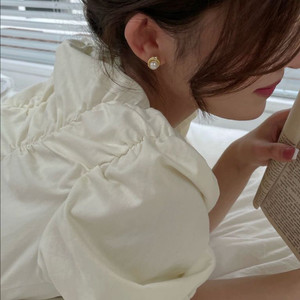 진주 귀걸이