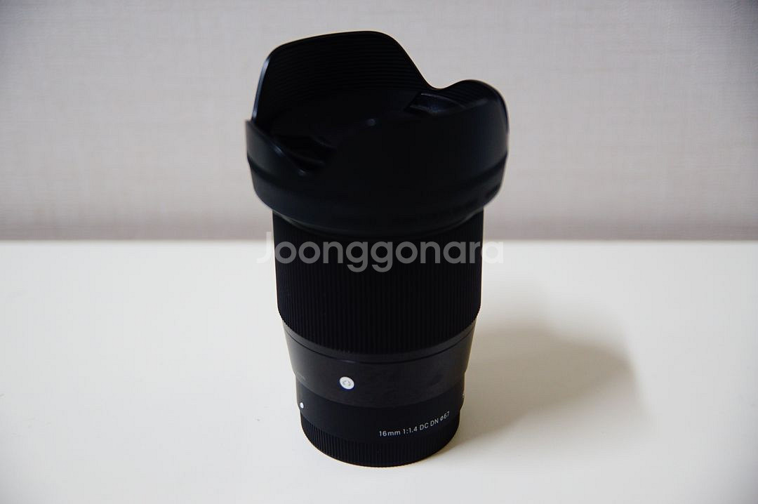 [소니] 시그마 16mm f1.4 단렌즈팝니다.--2