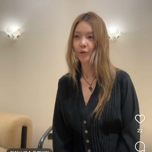 후왓웨어 블라우스