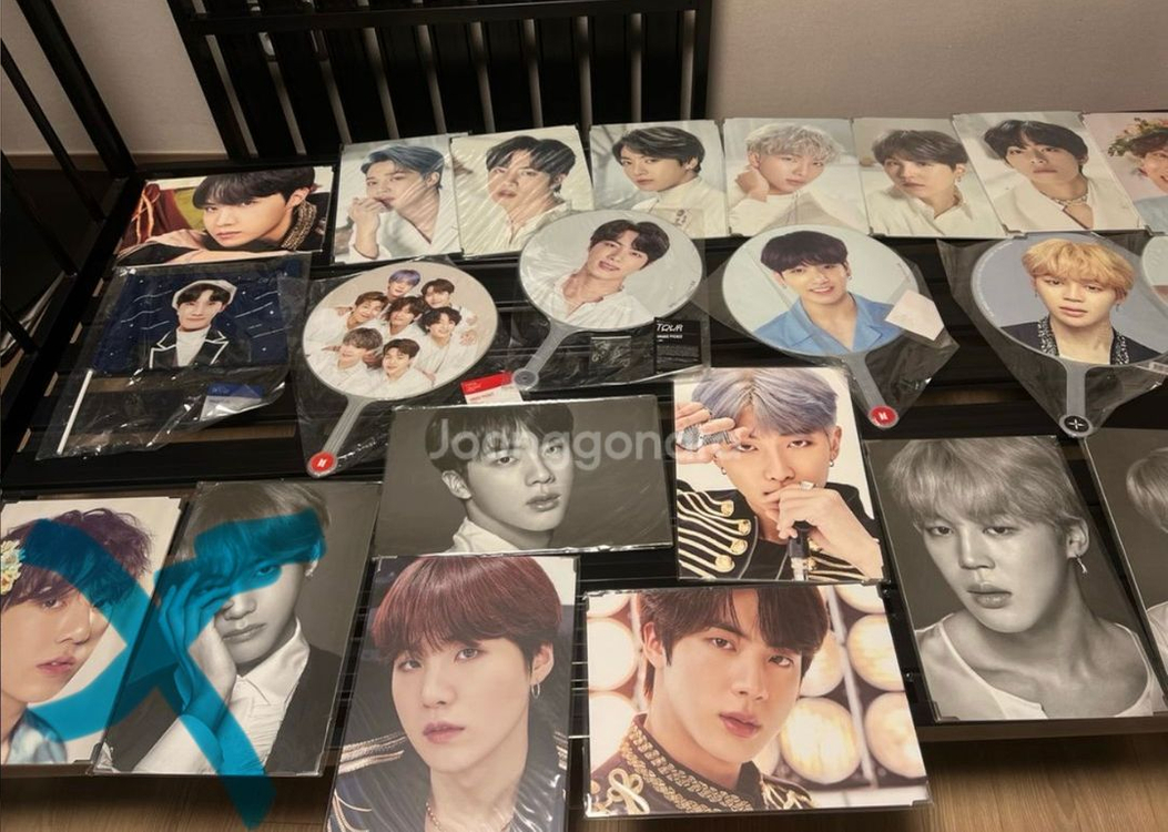 방탄소년단 공식굿즈 싸게 팔아요 이미지