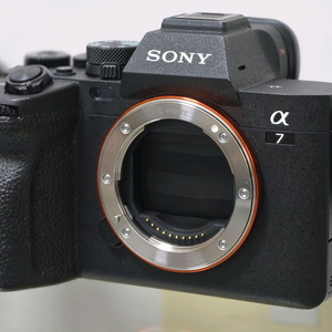 소니 A7M4