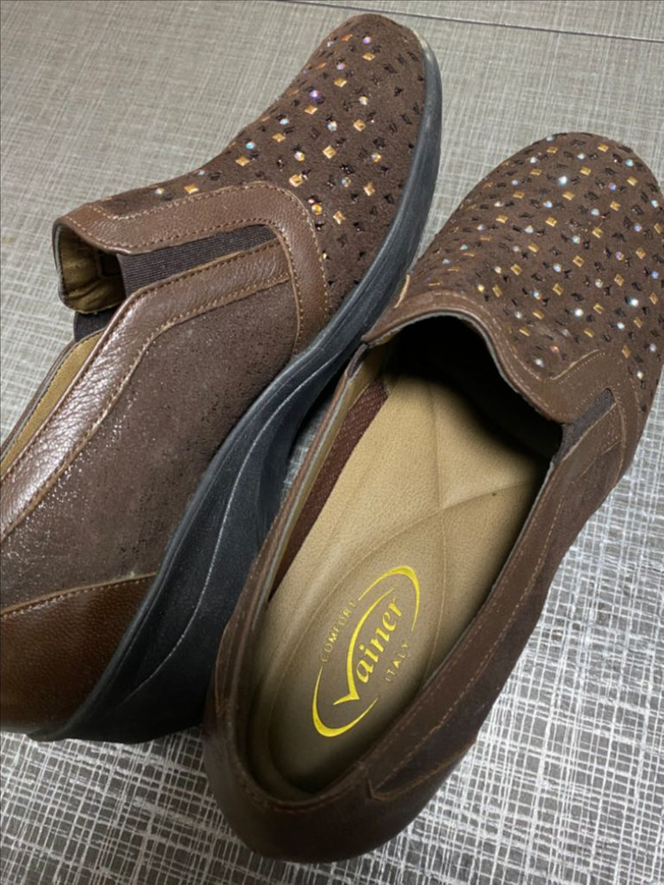 바이네르 펀칭 컴포트화 브라운 이미지