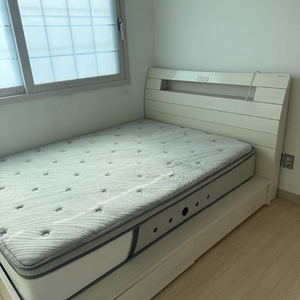 (무료나눔) 에몬스 원목침대 퀸사이즈 프레임+매트