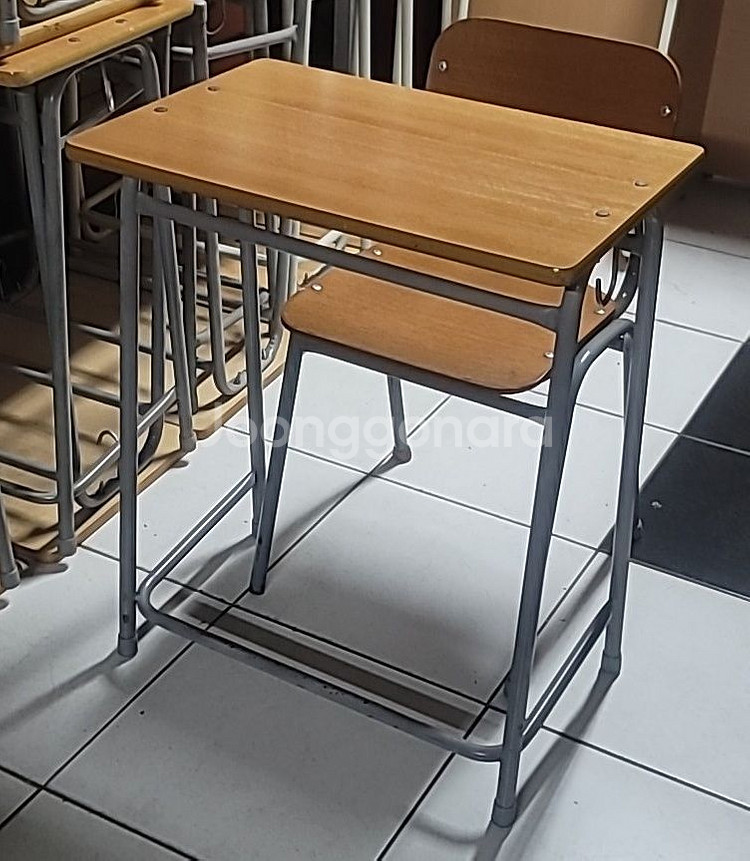학원책걸상 팔아요.--0