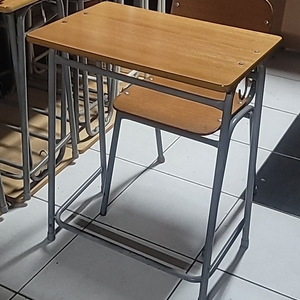 학원책걸상 팔아요.