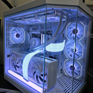 9950X3D RTX5090 어마본체 팝니다