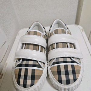 버버릮즈 스니커즈(27유럽 사이즈)