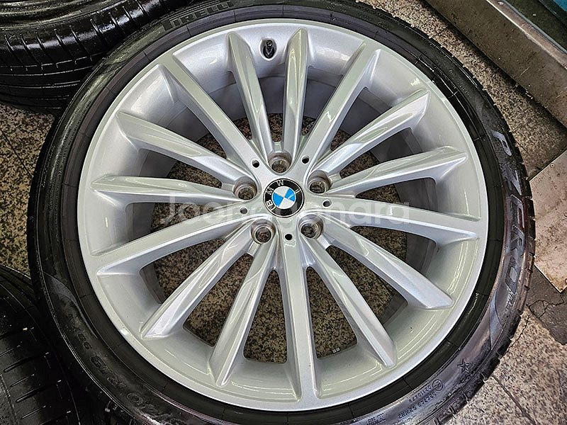 BMW G30 5시리즈 633 정품 19인치 휠타이어--2