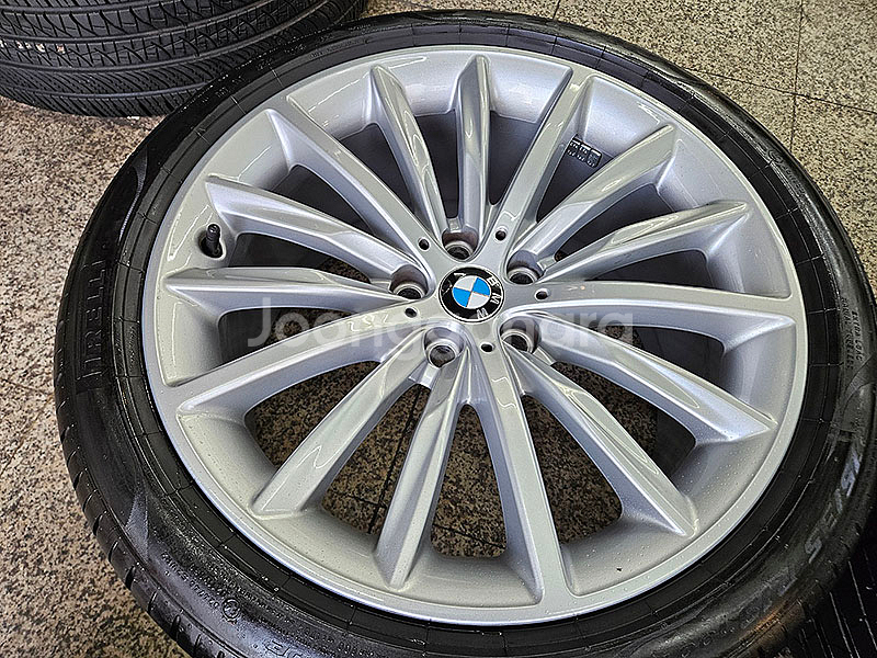 BMW G30 5시리즈 633 정품 19인치 휠타이어--4
