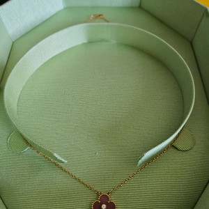 네잎크로버목걸이