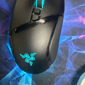 레이저 basilisk v3 팝니다