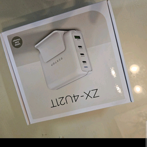 4포트 초고속충전기 DEXTOP ZX-4U21T