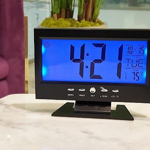 단돈 만원에 이런 신기한 LCD 탁상 시계를?