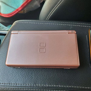 닌텐도 DS Lite 로즈핑크 컬러입니다