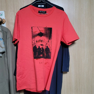 닐바렛 반팔티