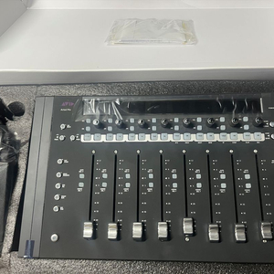 Avid Artist Mix 믹싱 콘솔