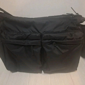 유니클로 멀티포켓숄더백