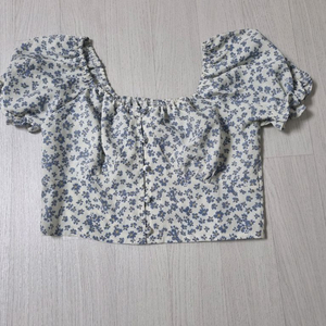 콩단추 크롭티